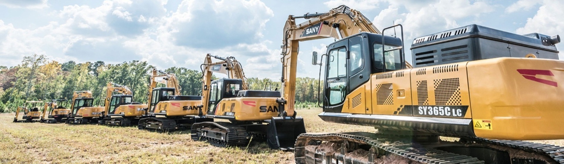 Excavator Vs. Tractor: Which Is The Best For Your Needs?