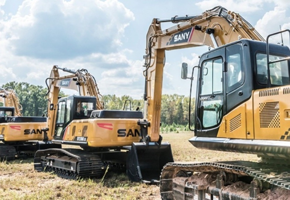 Excavator Vs. Tractor: Which Is The Best For Your Needs?